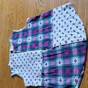Fun plaid and flowered hooded  sleeveless top. Size 14-16.
